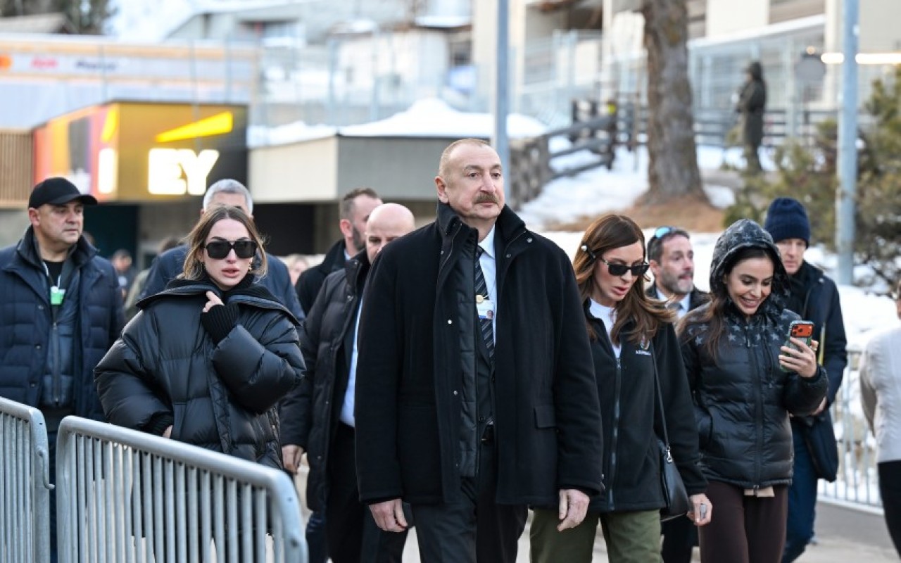 Prezident və ailə üzvləri panel iclasında (FOTOLAR)